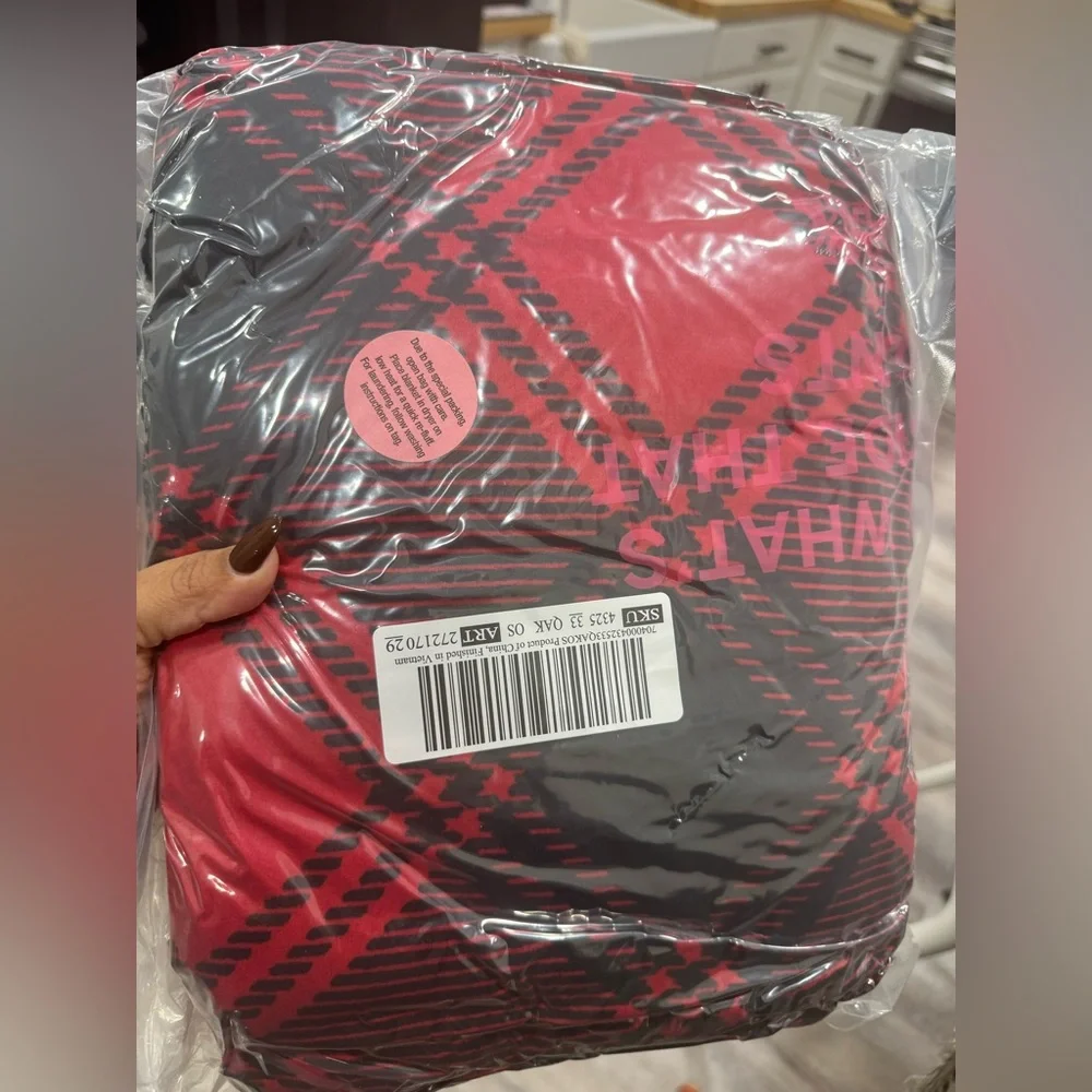 4 / 4 Victoria’s Secret Pink Red & Black Sherpa Lined Cozy Blanket
